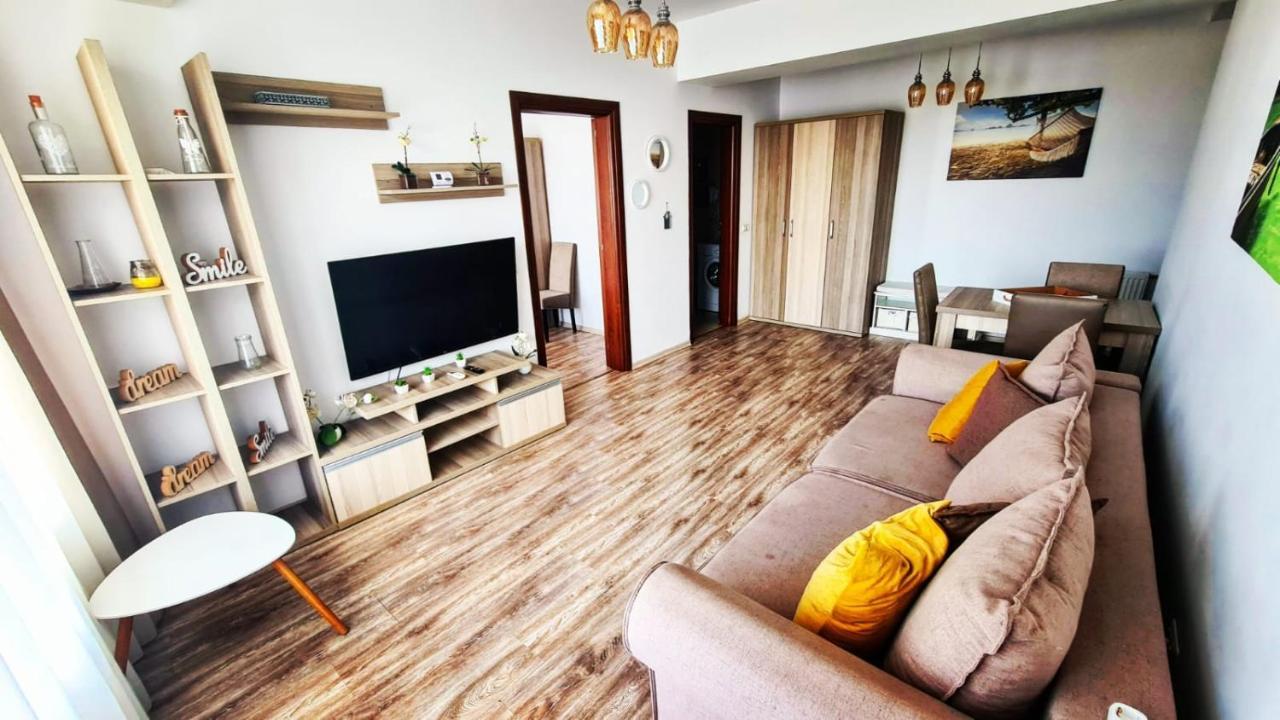 Seaview Cancun Apartments Summerland Mamaia Esterno foto