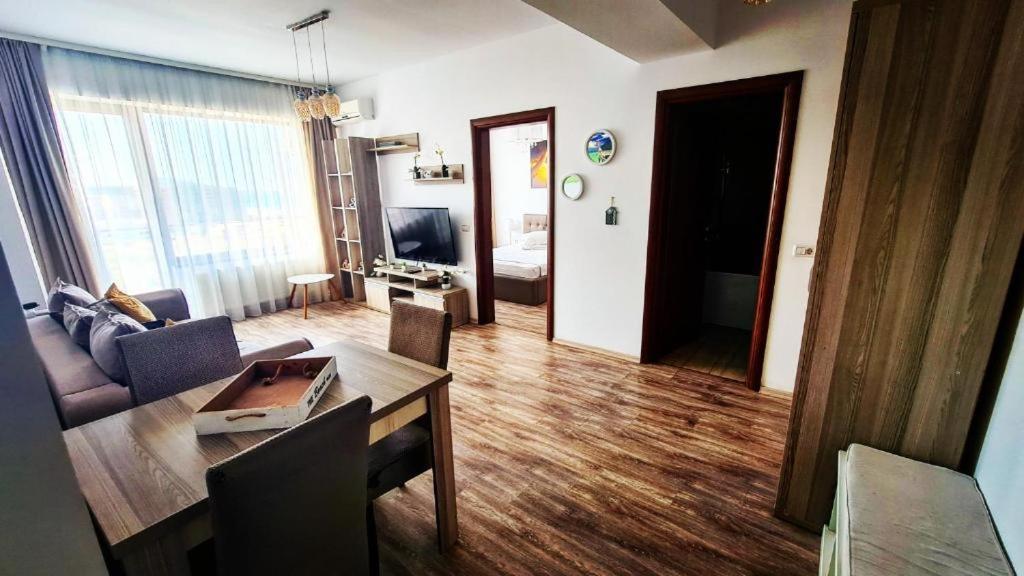 Seaview Cancun Apartments Summerland Mamaia Esterno foto