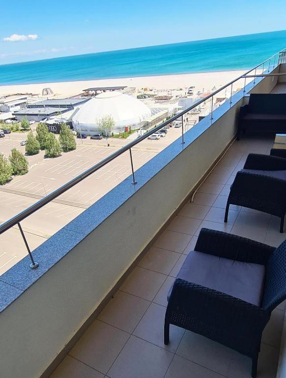 Seaview Cancun Apartments Summerland Mamaia Esterno foto
