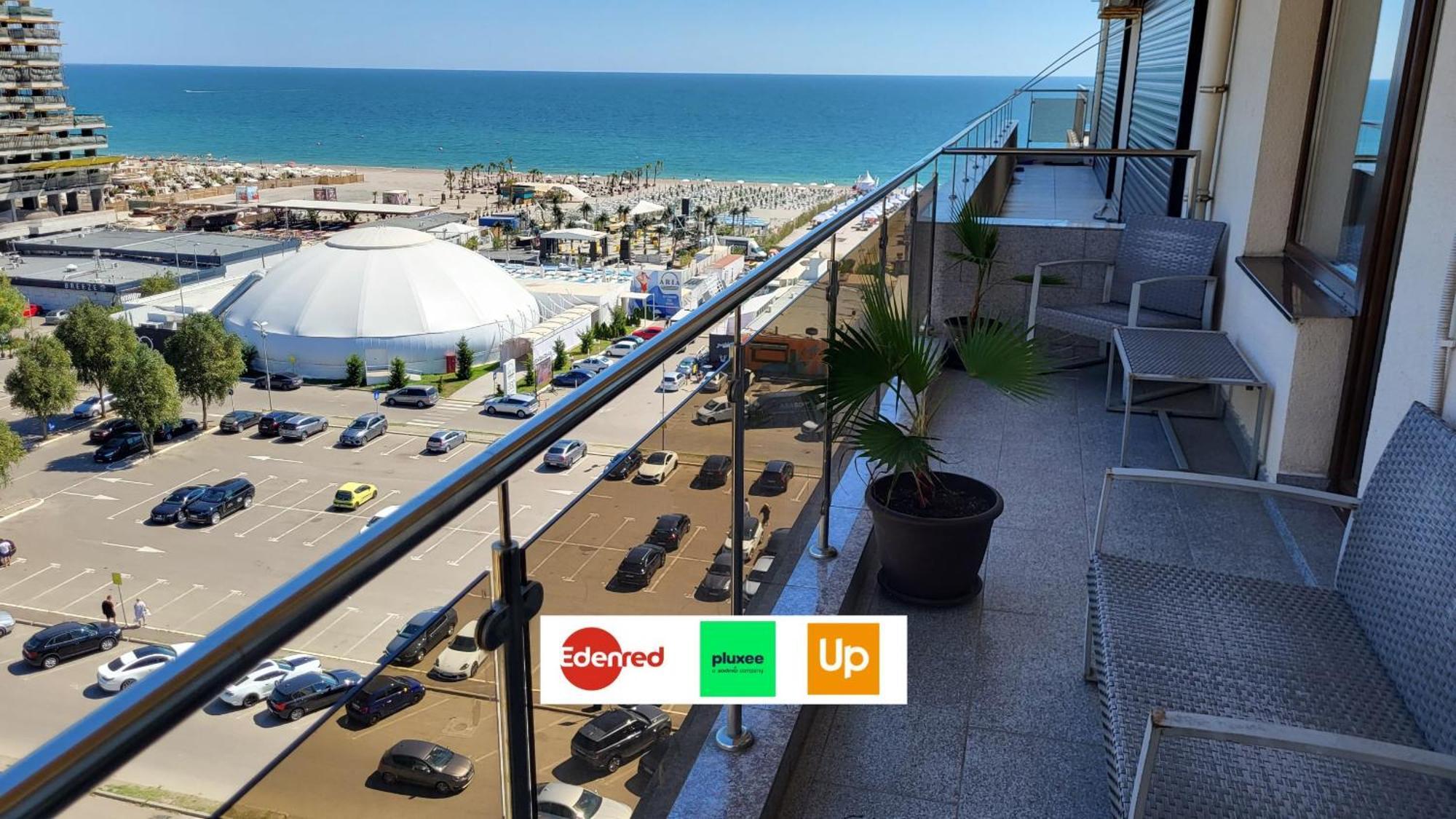 Seaview Cancun Apartments Summerland Mamaia Esterno foto